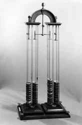 Voltaisk hög (batteri) gjord för fysikern Jacques Alexandre Charles (1746-1823) av Alessandro Volta (1745-1827) 1800 (metall och glas)