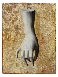 Stilleben av en fin skulpterad kvinnlig hand (olja på panel)