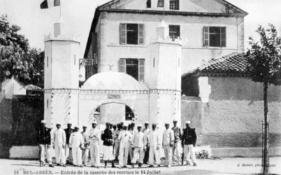 Kaserner för rekryter i Franska främlingslegionen, Sidi Bel Abbès, Algeriet, 14 juli 1906