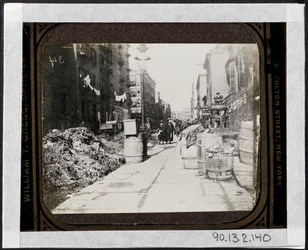 Tammany Street Cleaning före Warings Day, framför 9 Varick Place, c.1890