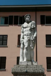 Staty av Hercules av Jacopo Sansovino, Brescello, Emilia Romagna-provinsen, Italien
