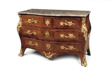 Louis XV bombe commode, tredje kvartalet av 1700-talet (ormolu belagd kingwood, tulpanwood, marmor & marquetry)