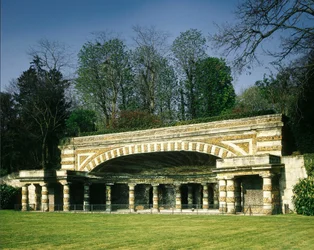 Frankrike, Chatou (Yvelines): Nymphee de Soufflot byggd för att hysa en källa. Soufflots arkitektur (pantheons arkitekt) mellan 1774 och 1777.
