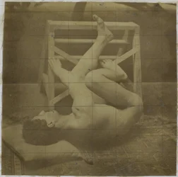 Studie av en manlig nakenmodell, liggande med benen mot en trappa, i Jacques de Lalaings studio