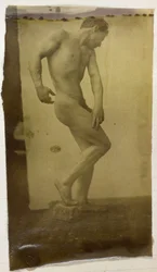 Studie av en manlig nakenmodell, stående och sedd från sidan, i Jacques de Lalaings studio