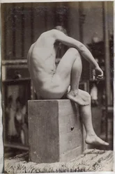 Studie av en manlig nakenmodell, sittande och sedd från sidan, i Jacques de Lalaings studio