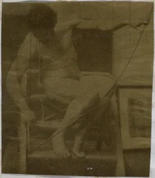 Studie av en manlig nakenmodell sittande på ett trappsteg, sedd framifrån med ett rep och rosett i knäet, i Jacques de Lalaings studio