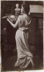 Studie av en kvinnlig modell i draperi, sedd bakifrån, i Jacques de Lalaings studio