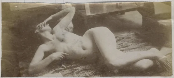 Studie av en kvinnlig nakenmodell, liggande på ett tigerskinn, i Jacques de Lalaings studio