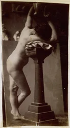 Studie av en kvinnlig nakenmodell, sedd bakifrån, i Jacques de Lalaings studio, förstudie för en cirkulär fontän