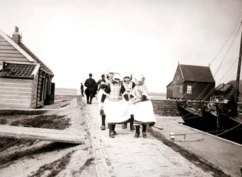 Barn på Marken Island, Nederländerna, 1898