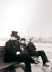 Passagerare på en färja, Rotterdam, 1898.