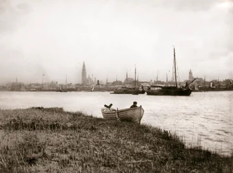 Roddbåt vid en kanal, Rotterdam, 1898.