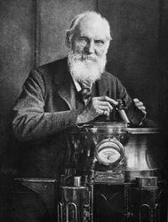 Lord Kelvin, skotsk matematiker och fysiker, med sin kompass, 1902