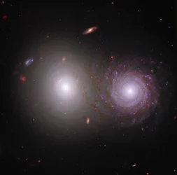 Interstellärt damm inom ett galaktiskt par