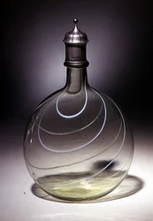 Glaskaraff (glas och metall)