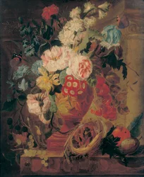 Blommor i en terrakottavas dekorerad med putti, med frukter, fjärilar, en blåflaska, en snigel, en spindel och fyra kycklingar i ett bo på en avsats