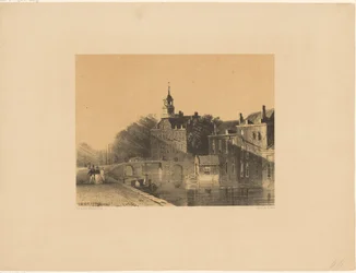 Stadsbild med kanal