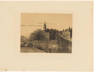 Stadsbild med kanal