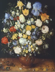 Bukett blommor i keramisk vas