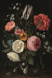 Rosor, en tulpan, en pion, en körsbärsblomma och en centaurium i en glasvas på en avsats (olja på koppar)
