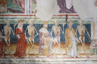Hrastovlje befästa kyrka, Trefaldighetskyrkan, Döden som åtföljer påven och drottningen, Dödsdansen (1490), detalj från fresker av Janez Iz Kastva, Slovenien