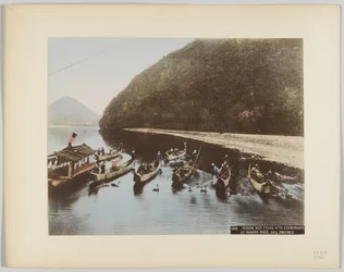 Skarvfiske på Nagarafloden, Gifu Prefecture, Japan (handfärgat svartvitt foto)