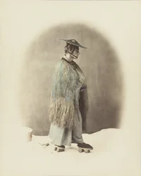 Japansk man i traditionell klänning (handfärgat svartvitt foto)