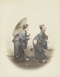 Japanska kvinnor i traditionell dräkt