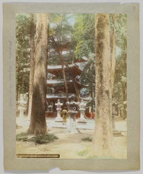 Pagoda i Uyeno Park, Tokyo, Japan (handfärgat svartvitt foto)