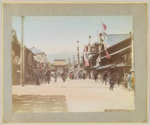 Theatre Street, Kobe, Japan (handfärgat svartvitt foto)