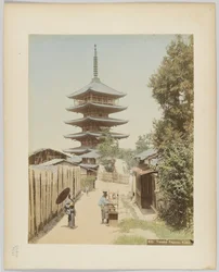 Yasaka Pagoda, Kyoto, Japan (handfärgat svartvitt foto)