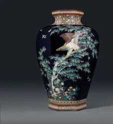 Cloisonne-vas, märke av Hayashi Chuzo-verkstaden, Meiji-perioden, sent 1800-tal