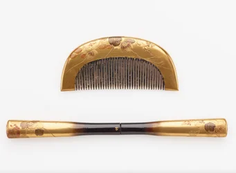 Kam och hårnål, sent 1800-tidigt 1900-tal (horn och trä med lack och guld)