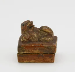 Rökelsebehållare med kinesisk lejonhund på lock, Edo-period (keramik)