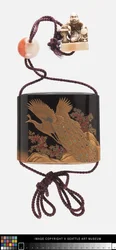 Inrō dekorerad med påfågel, ojime och netsuke