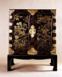 Japanskt skåp och stativ, stängt, 1860 (lack)