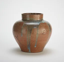 Burk, möjligen Seto ware, sent 1700-1800-tal (stengods med fältspat och ris-halm-aska glasyrer)