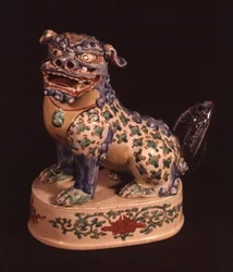Kakiemon-figur av ett buddhistiskt lejon