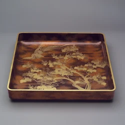 Kimono bricka, 1868-1912 (lackerat trä)