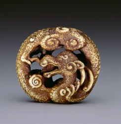 Netsuke föreställande en vattendrake, ca 1870-80 (hjorthorn)