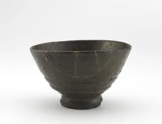 Rakuzan teskål i Gibori Irabor-stil, tidigt 1700-tal (stengods med askglasyr, reparationer av guldlack)