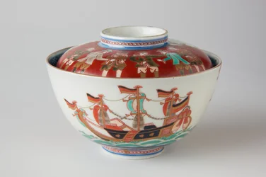 Risskål och lock, möjligen 1800-tal (Ko-Imari ware, porslin med underglasyr blå och överglasyr emalj)