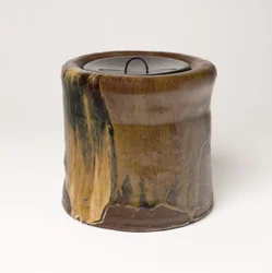 Satsuma-Ware vattenburk (Mizusashi) (glaserat stengods med lacklock)