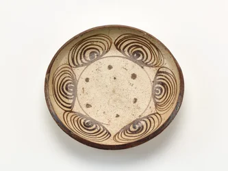 Serveringsfat med "horse eye" design, 1800-1830