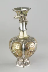 Shibayama vas i silver, förgylld och emalj, sent 1800-tal (metallarbete)