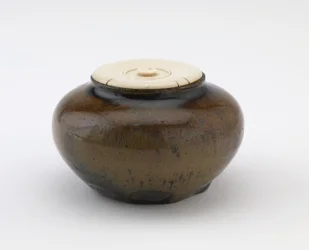 Liten burk som används som tecaddie, Gifu-prefekturen, Muromachi- eller Momoyama-perioden (keramik)