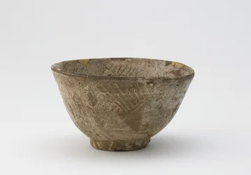 Teskål i hori-mishima-stil, Edo-period, sent 1600-1700-tal (stengods med fältspatisk glasyr)