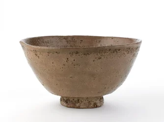 Teskål i form av en Ido-te-skål, Yamaguchi-prefekturen, Edo-period, mitten av 1700-mitten av 1800-talet (stengods med askglasyr)