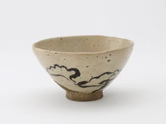 Teskål med design av odödlighetssvamp, Edo-period, 1700-1800-tal (stengods med järnpigment under klar glasyr)